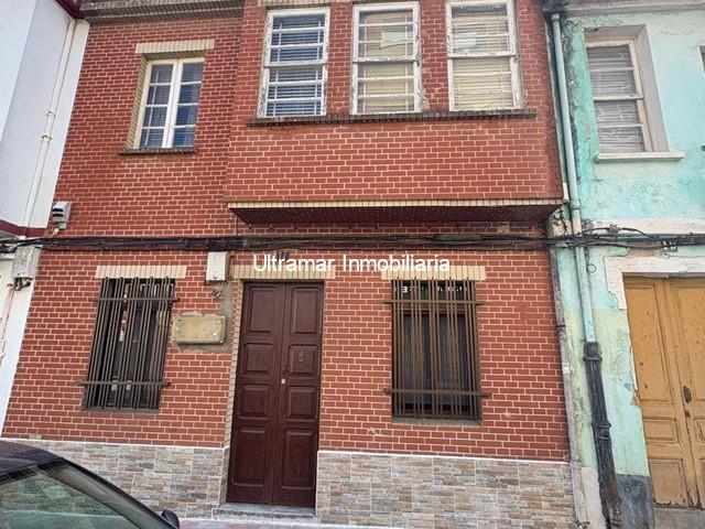 Casa de 2 plantas + trastero y patio - Ferrol