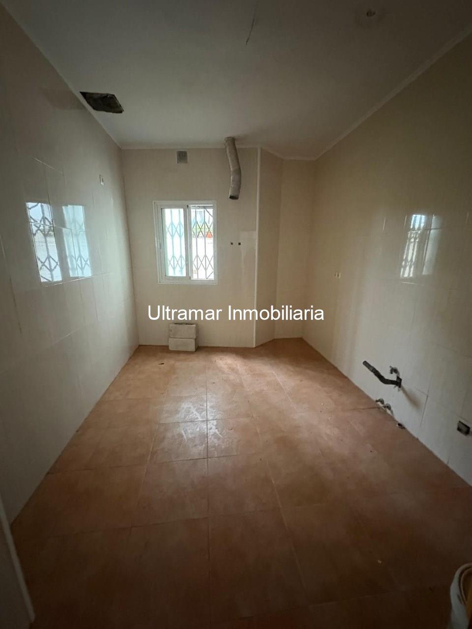 Foto 5 Local a la venta en Esteiro